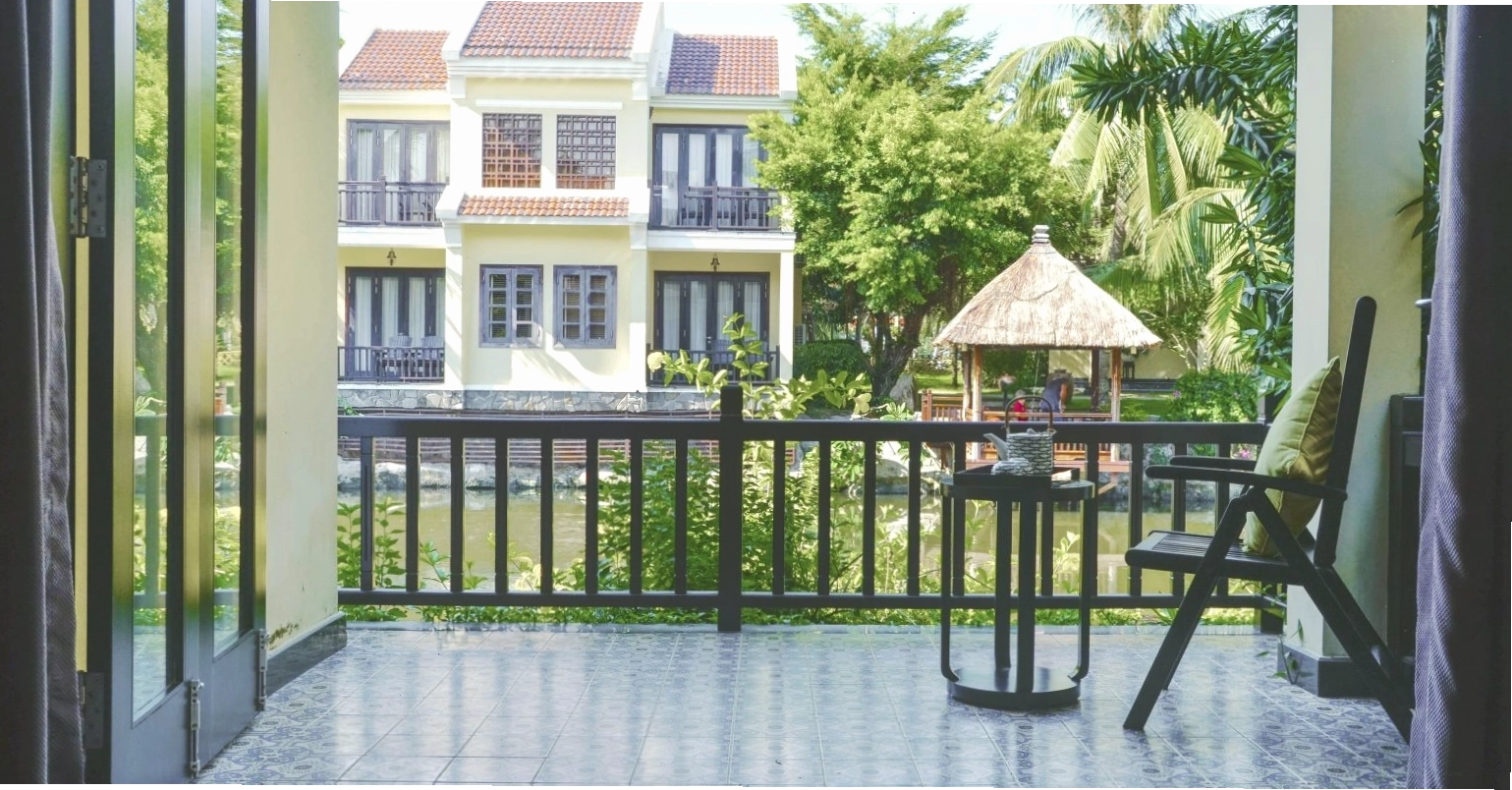 Khu vực sân vườn xanh mát