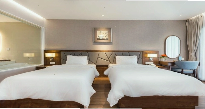 Khu vực sân vườn xanh mát quanh resort