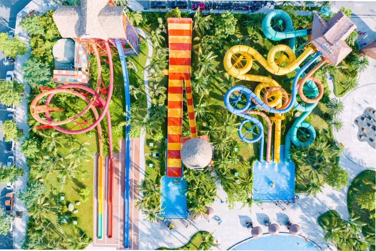 Khu vực trò chơi trượt nước Aqua Bay