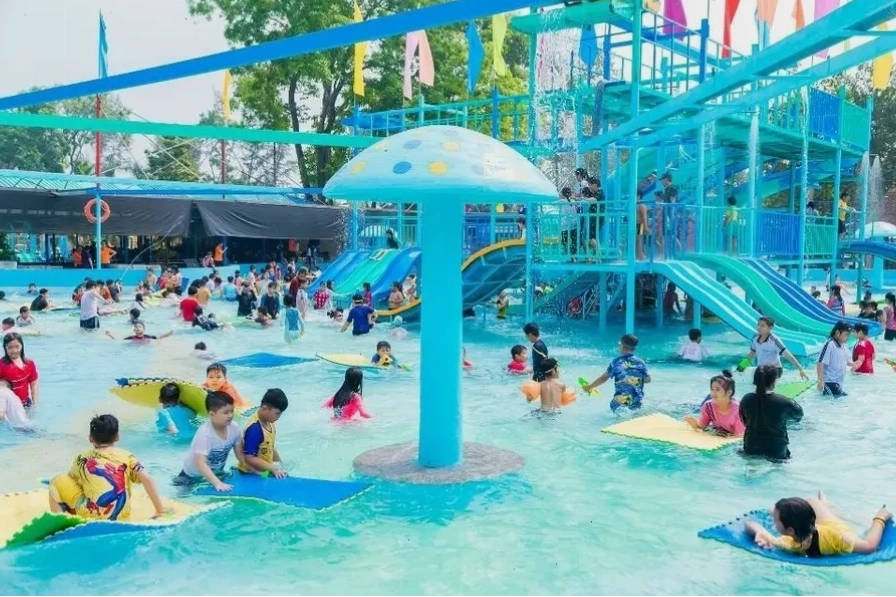Khu vực vui chơi dành riêng cho trẻ em tại Công viên nước Củ Chi