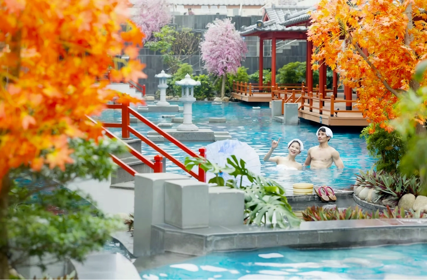 Khu vực vui chơi nước trong nhà tại công viên nước Mikazuki