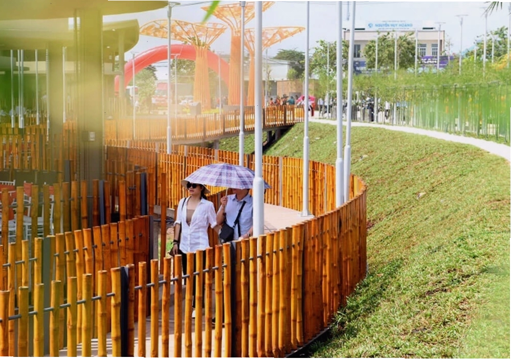 Khu vực vui chơi tại Công viên Du lịch Sinh thái Hóc Môn