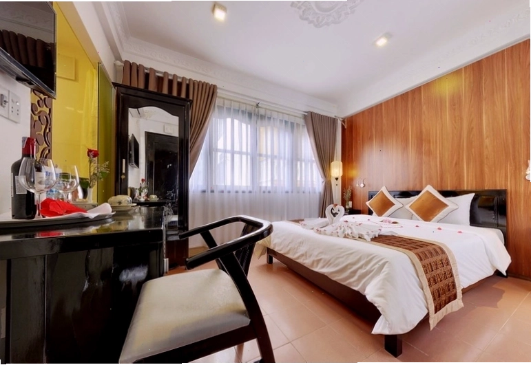 Khu vực vườn cây tại Khách sạn Hải Yến