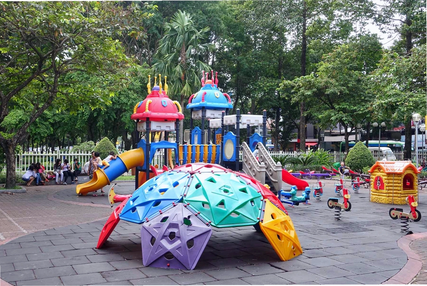 Khu vui chơi dành riêng cho trẻ em tại công viên 23-9