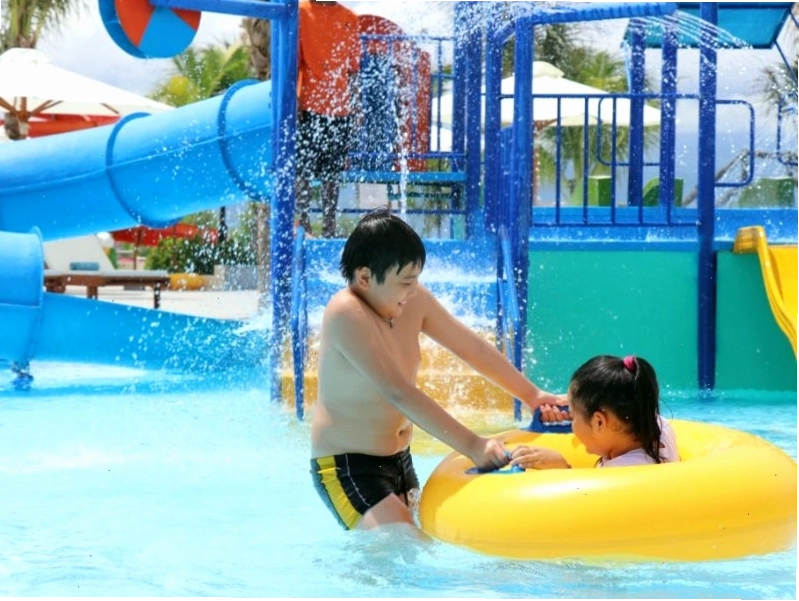 Khu vui chơi nước tại Cam Ranh Riviera Beach Resort & Spa dành cho trẻ em