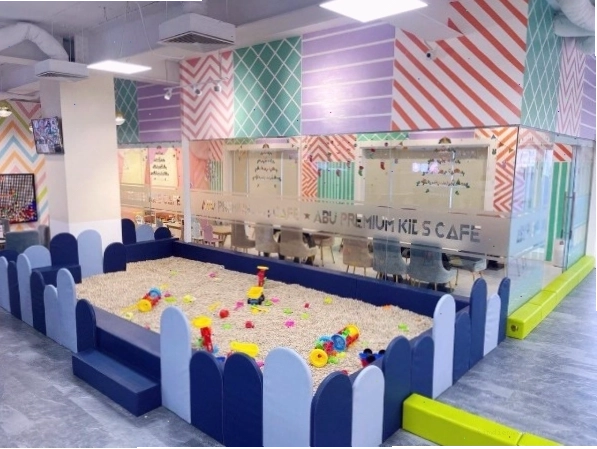 Khu vui chơi tại ABU Premium Kids Cafe với thiết kế sang trọng