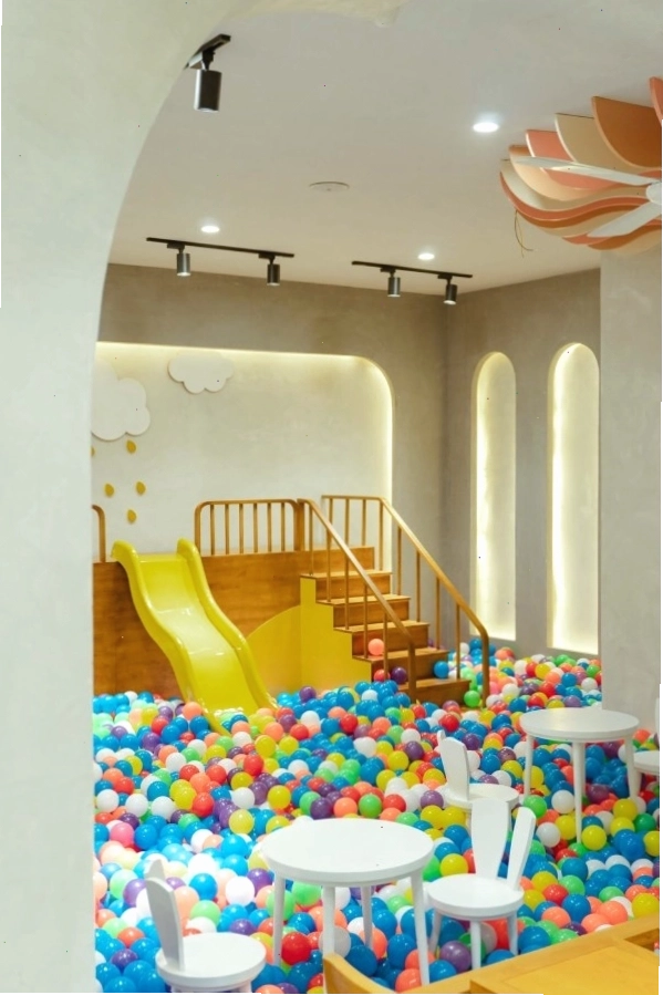 Khu vui chơi tại Laika Cafe được thiết kế khoa học và an toàn
