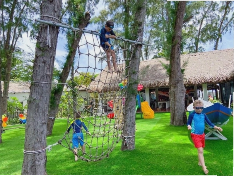 Khu vui chơi trẻ em an toàn và đầy màu sắc tại Palace Long Hai Resort