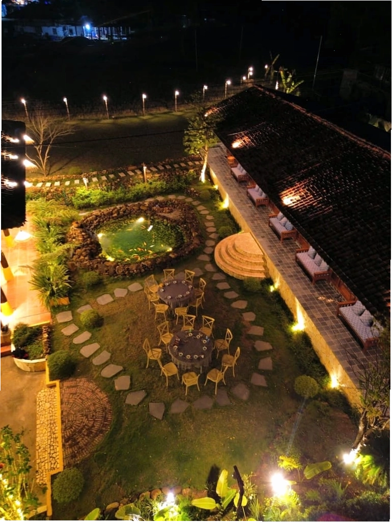 Khu vườn lung linh về đêm tại Cheers Du Già Ecolodge