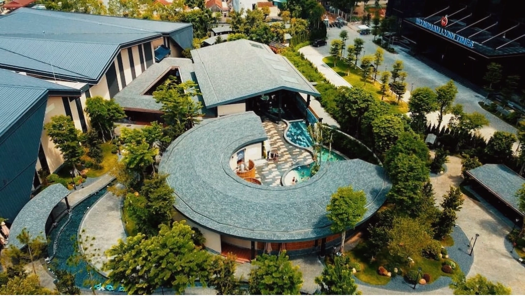 Khung cảnh bể khoáng nóng Thanh Thủy Phú Thọ giữa thiên nhiên
