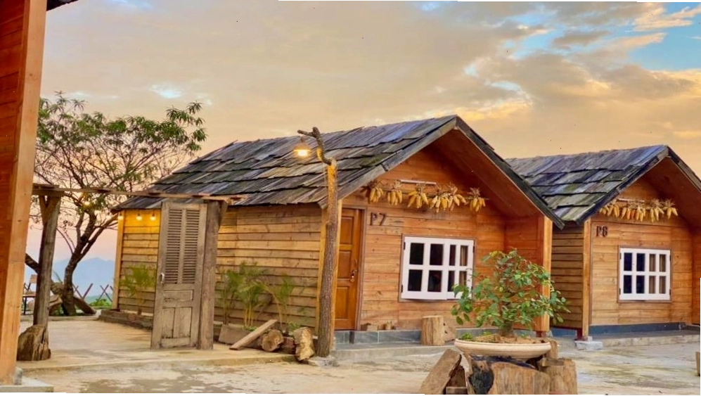 Khung cảnh biển mây hùng vĩ nhìn từ Homestay Tà Xùa Mùa Trứ