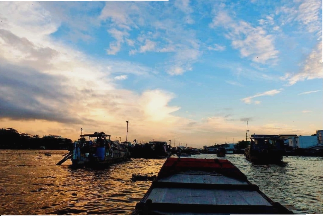 Khung cảnh Chợ nổi Cà Mau vào buổi sáng