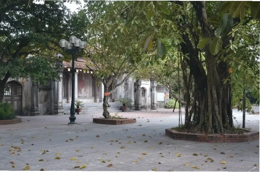 Khung cảnh Chùa Bà Đanh bên sông Đáy