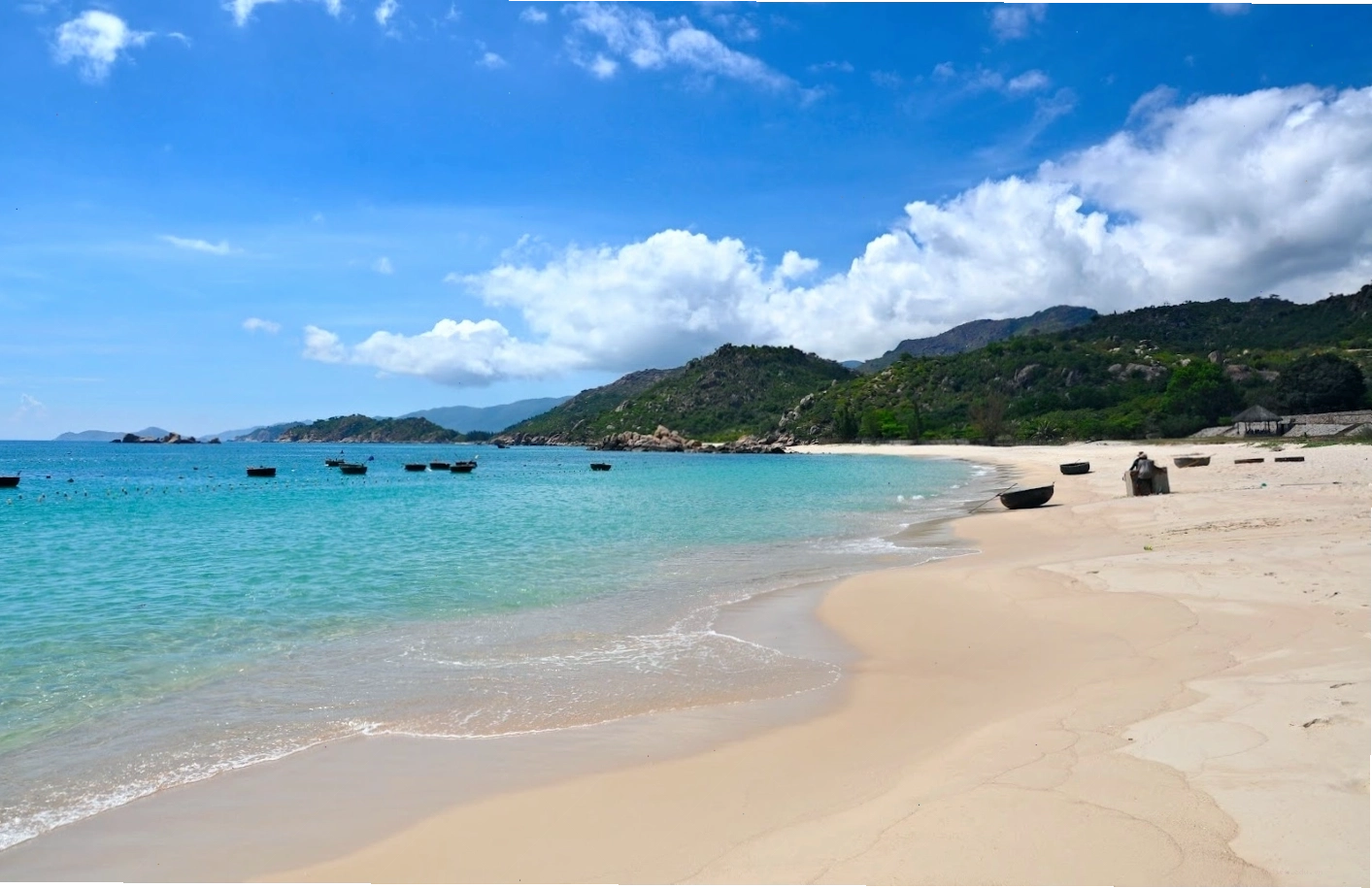 Khung cảnh đẹp nhìn từ máy bay xuống Cam Ranh