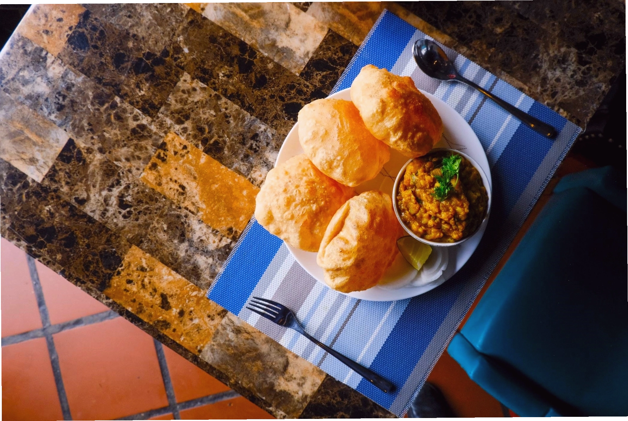 Khung cảnh đường phố Sài Gòn nhìn từ The Cafe Apartment