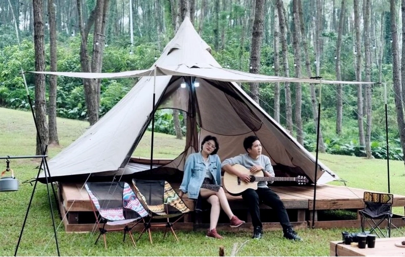 Khung cảnh hồ nước thơ mộng tại Khu Du Lịch Văn Thánh