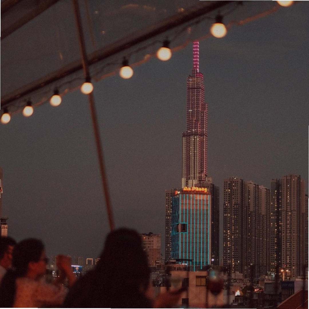 Khung cảnh hoàng hôn lãng mạn tại Chạng Vạng Rooftop