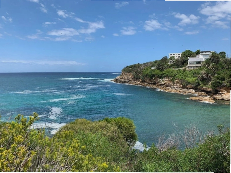 Khung cảnh lãng mạn tại bãi biển Bondi vào lúc hoàng hôn