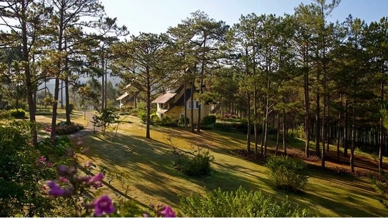 Khung cảnh lãng mạn tại Bình An Village Resort Đà Lạt