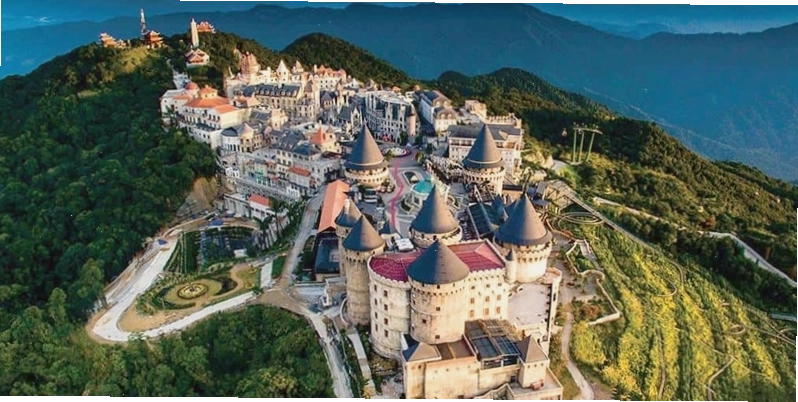 Khung cảnh Làng Pháp cổ kính tại Bà Nà Hills Đà Nẵng
