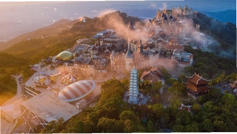 Khung cảnh Làng Pháp lung linh về đêm
