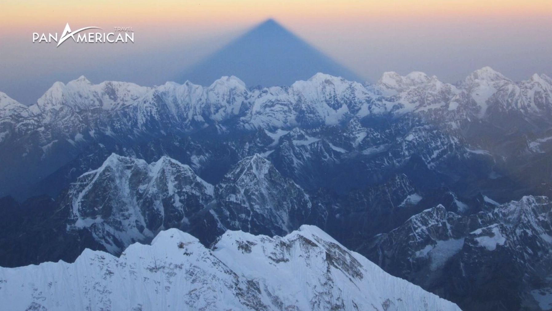 Khung cảnh ngoạn mục nhìn từ đỉnh Everest