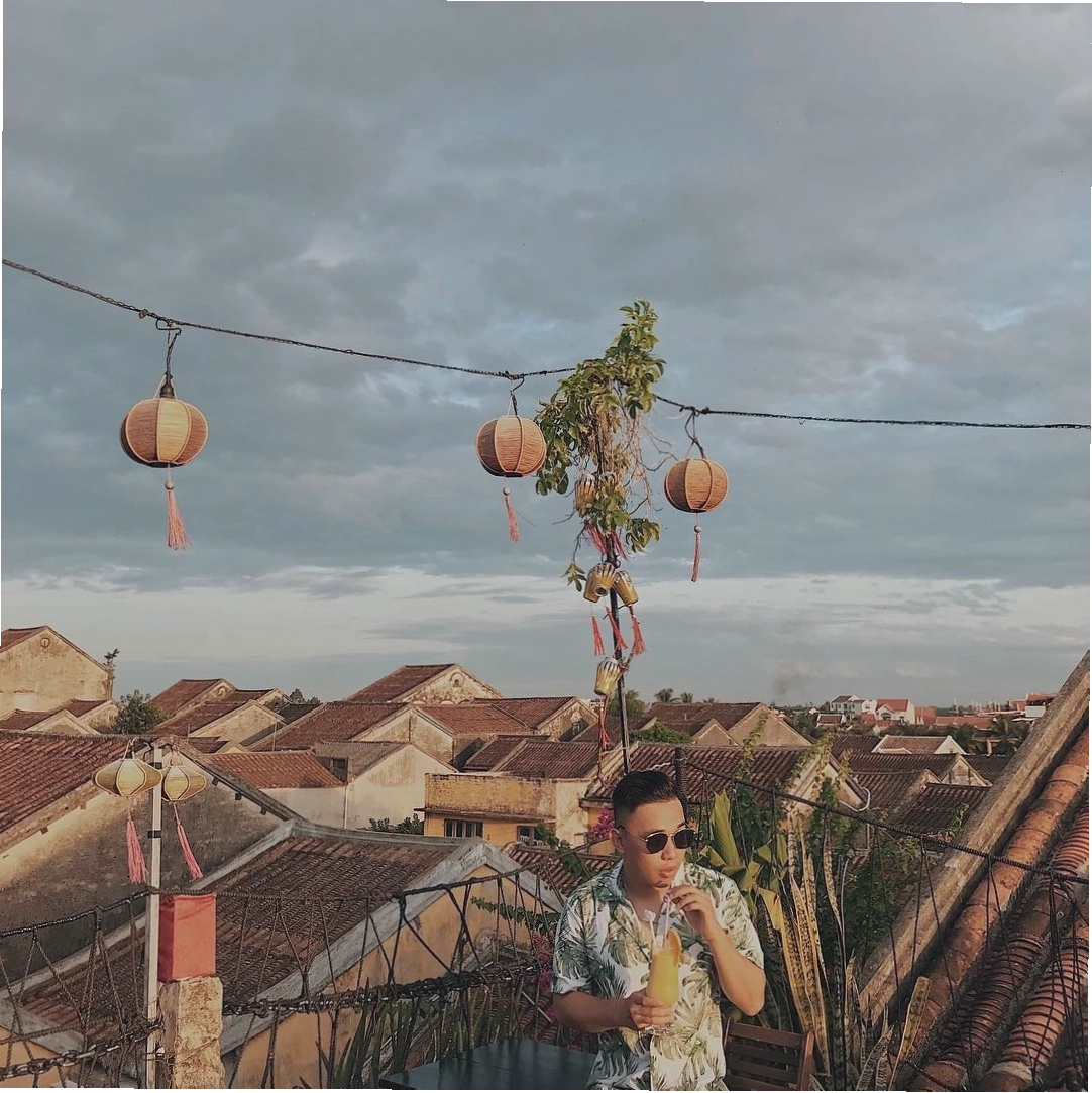 Khung cảnh phố cổ Hội An nhìn từ 92 Station vào buổi tối