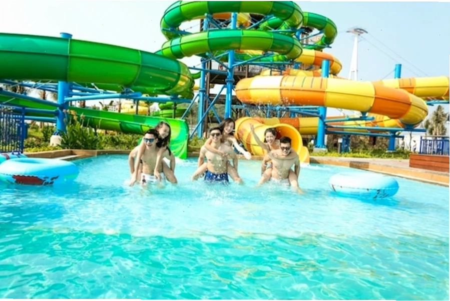 Khung cảnh sôi động tại công viên nước Sun World Hạ Long