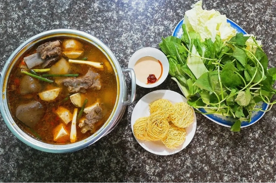 Khung cảnh thanh bình tại Biển Phước Hải vào buổi chiều tà