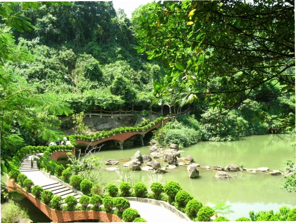 Khung cảnh thiên nhiên hùng vĩ tại khu du lịch Ao Vua