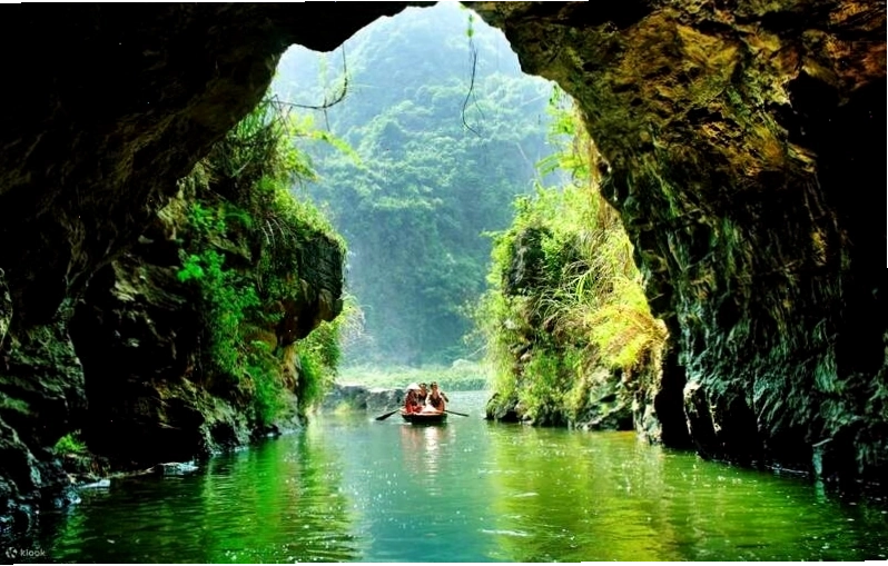 Khung cảnh thiên nhiên hùng vĩ tại Tam Cốc - Bích Động Ninh Bình