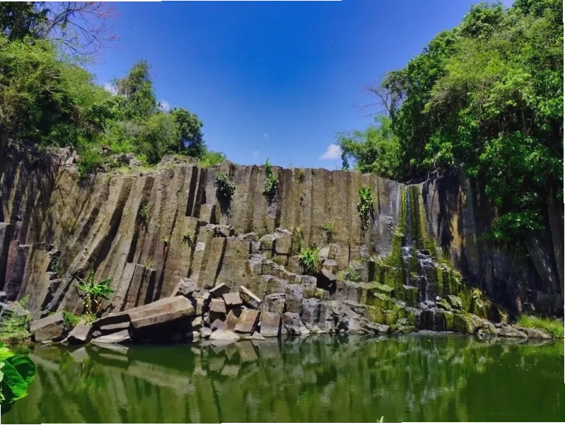 Khung cảnh thiên nhiên kỳ vĩ tại Vực Song