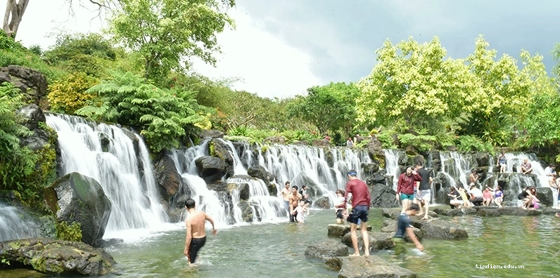 Khung cảnh thơ mộng tại Khu du lịch Suối Mơ