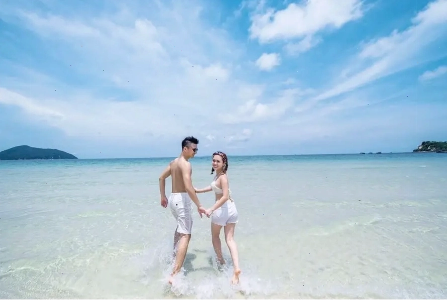 Khung cảnh yên bình tại bãi biển Quan Lạn