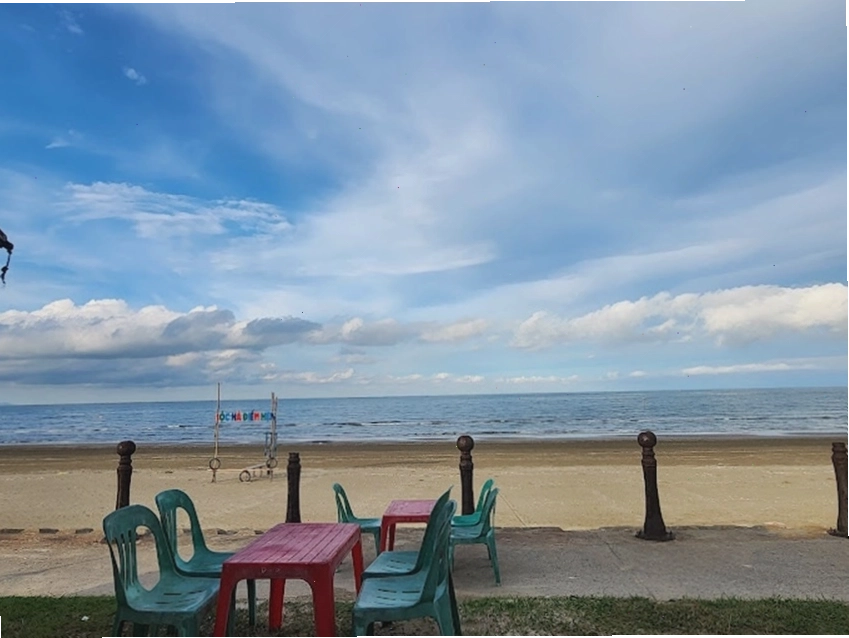 Khung cảnh yên bình tại bãi biển Xuân Hải