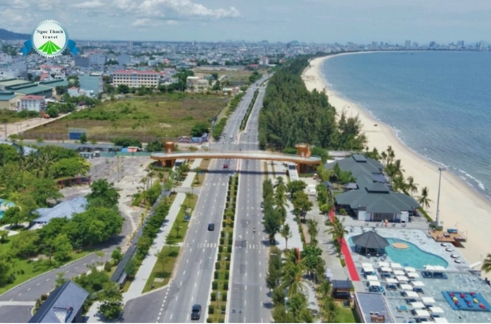 Khung cảnh yên bình tại biển Nguyễn Tất Thành