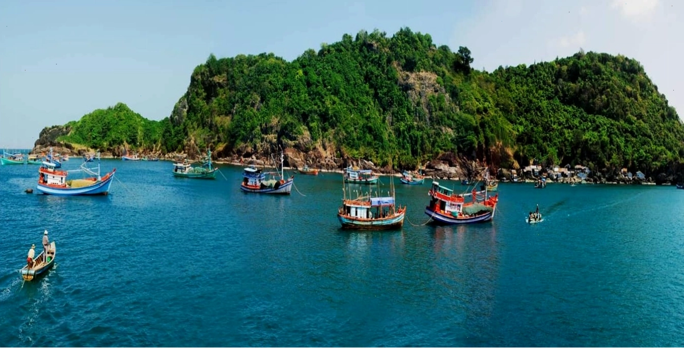 Khung cảnh yên bình tại Đảo Hòn Khoai