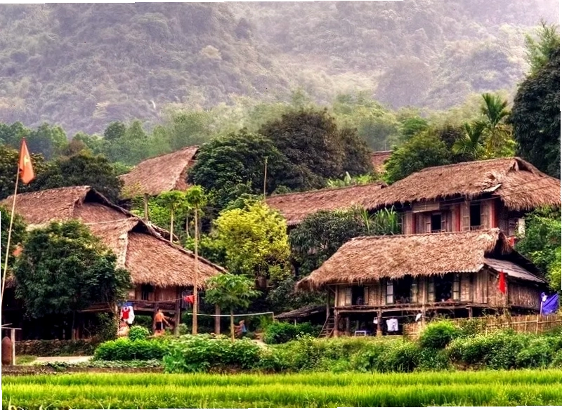 Khung cảnh yên bình tại Khu du lịch Bản Lác với những ngôi nhà sàn truyền thống
