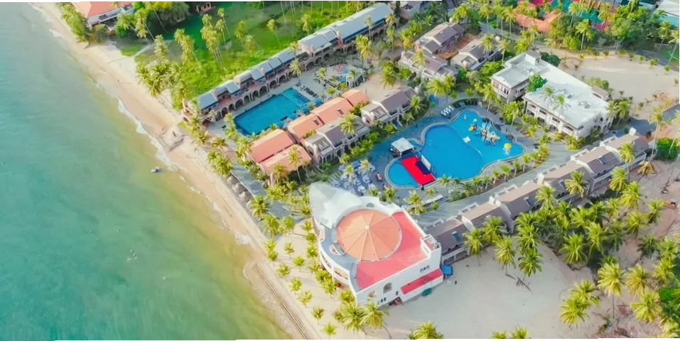 Khuôn viên Le Viva Resort Mũi Né với kiến trúc độc đáo