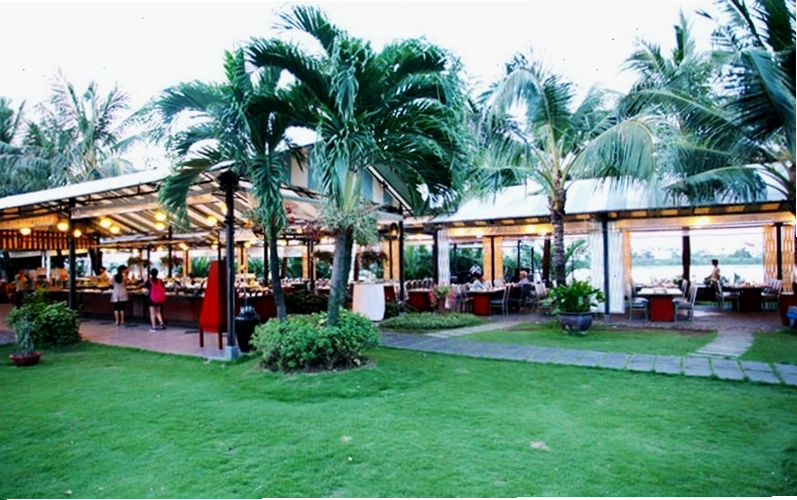 Khuôn viên rộng rãi của Nhà hàng Buffet Tân Cảng
