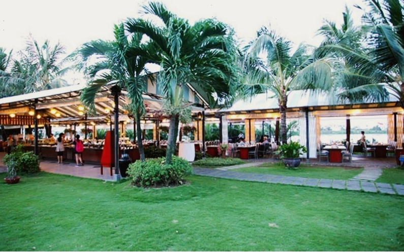 Khuôn viên rộng rãi của Nhà hàng Buffet Tân Cảng