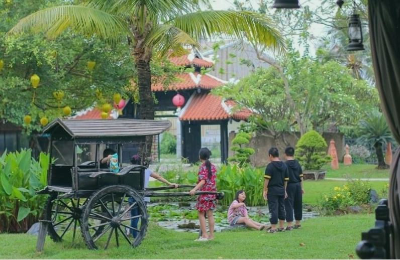 Khuôn viên rộng rãi tại Khu Du Lịch Bến Xưa