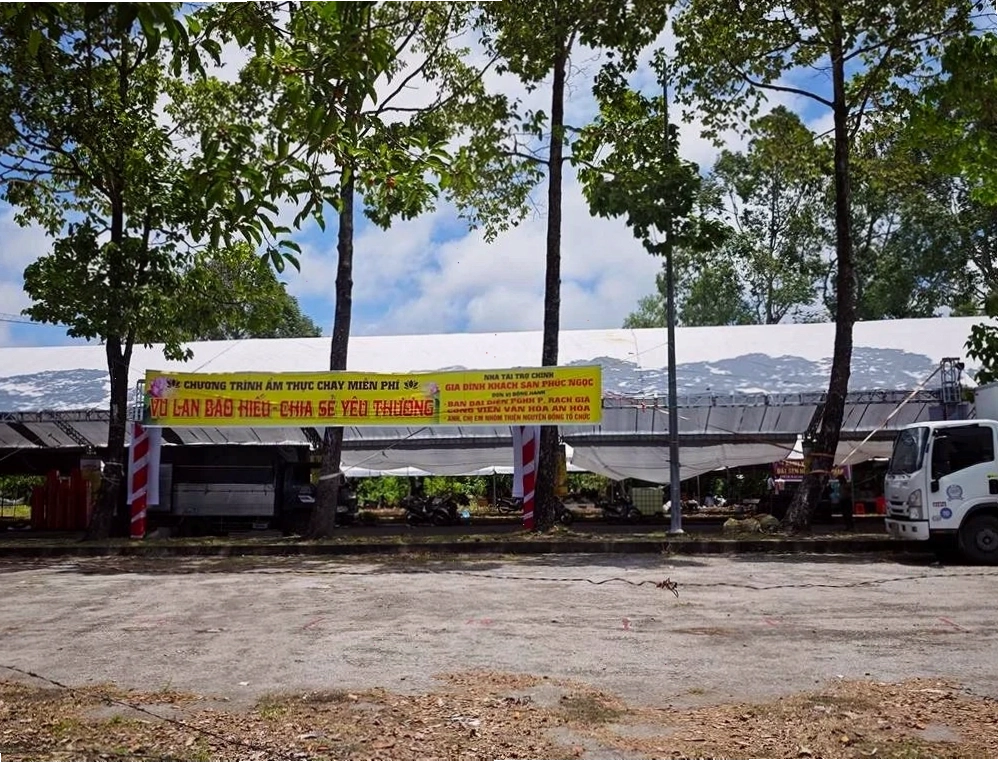 Khuôn viên xanh mát của công viên văn hóa An Hòa
