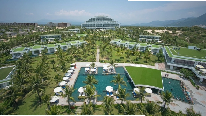 Khuôn viên xanh mát của resort