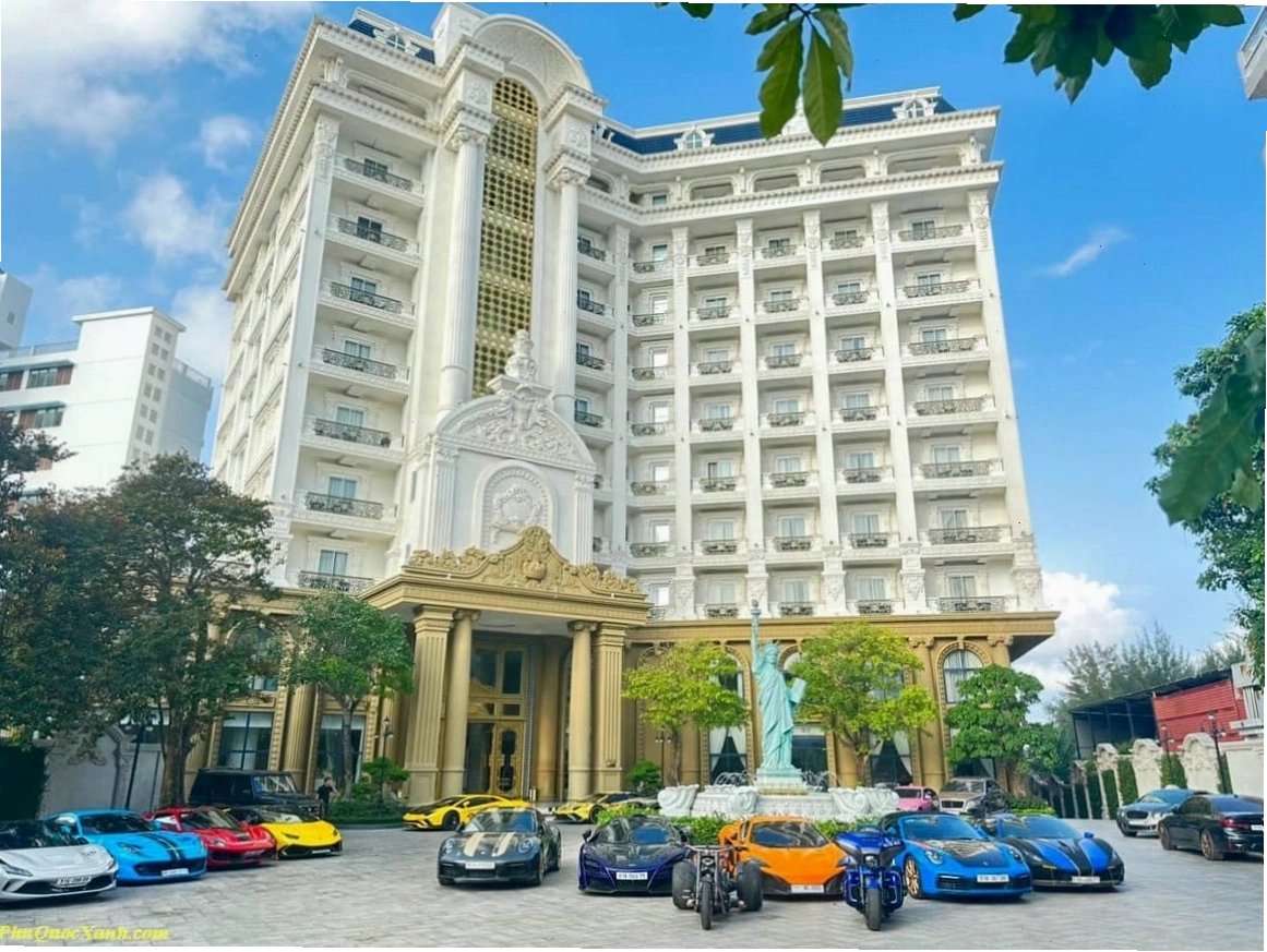 Khuôn viên xanh mát của Thiên Thanh Resort Phú Quốc nhìn ra biển