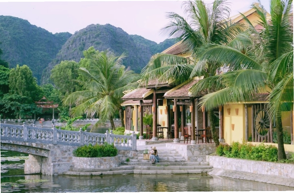 Khuôn viên xanh mát tại Emeralda Tam Cốc