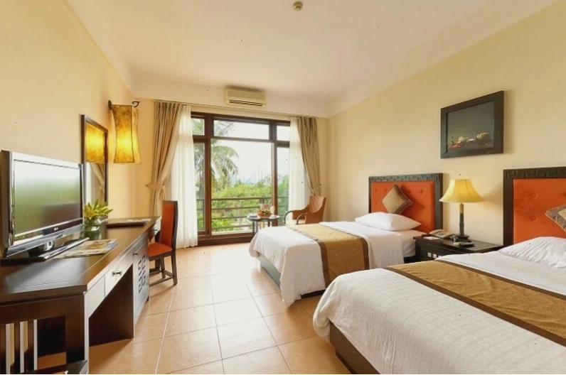 Khuôn viên xanh mát tại Sun Spa Resort