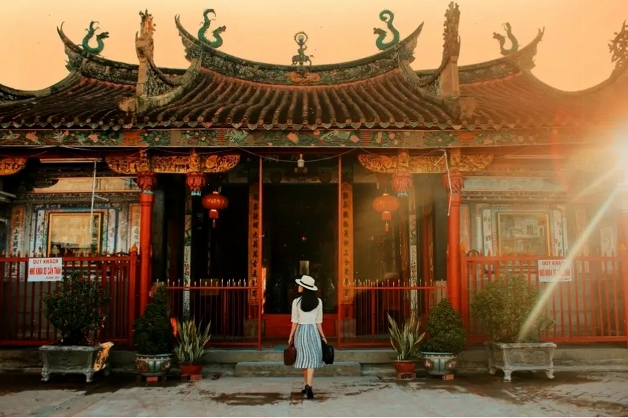 Kiến trúc cổ kính của Chùa Ông Thất Phủ Miếu