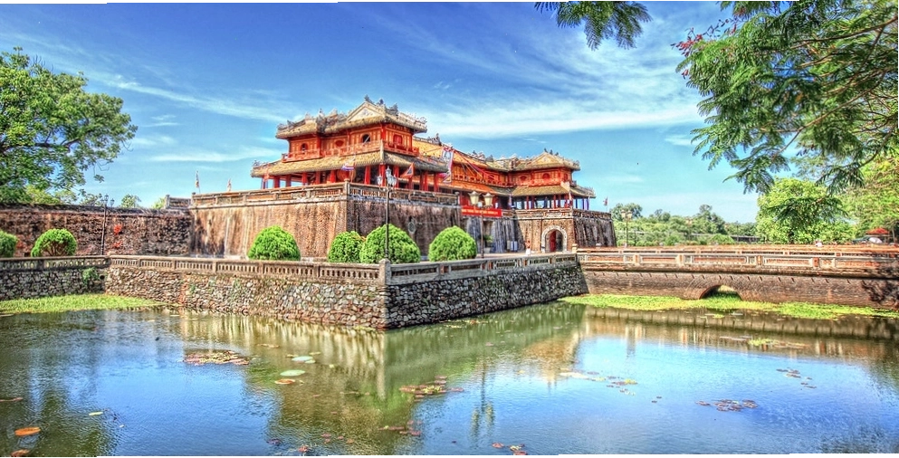 Kiến trúc cổ kính của Nhà thờ Con Gà Vàng Đà Lạt