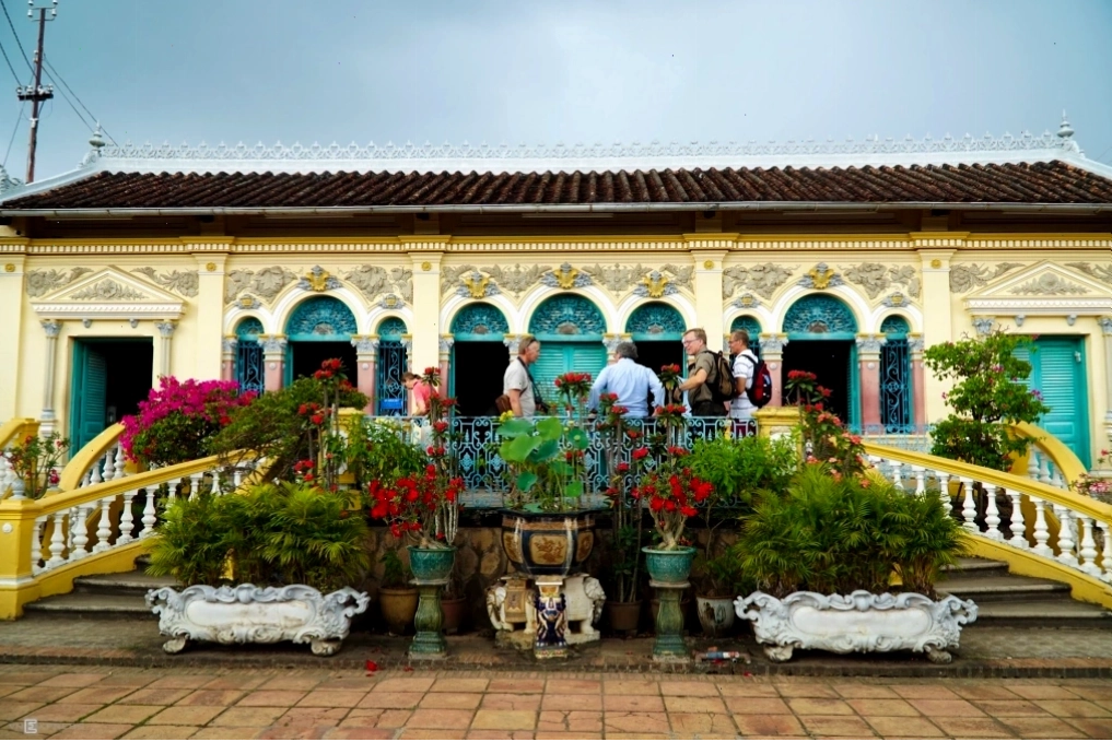 Kiến trúc cổ kính và các hiện vật giá trị bên trong Nhà cổ Bình Thủy